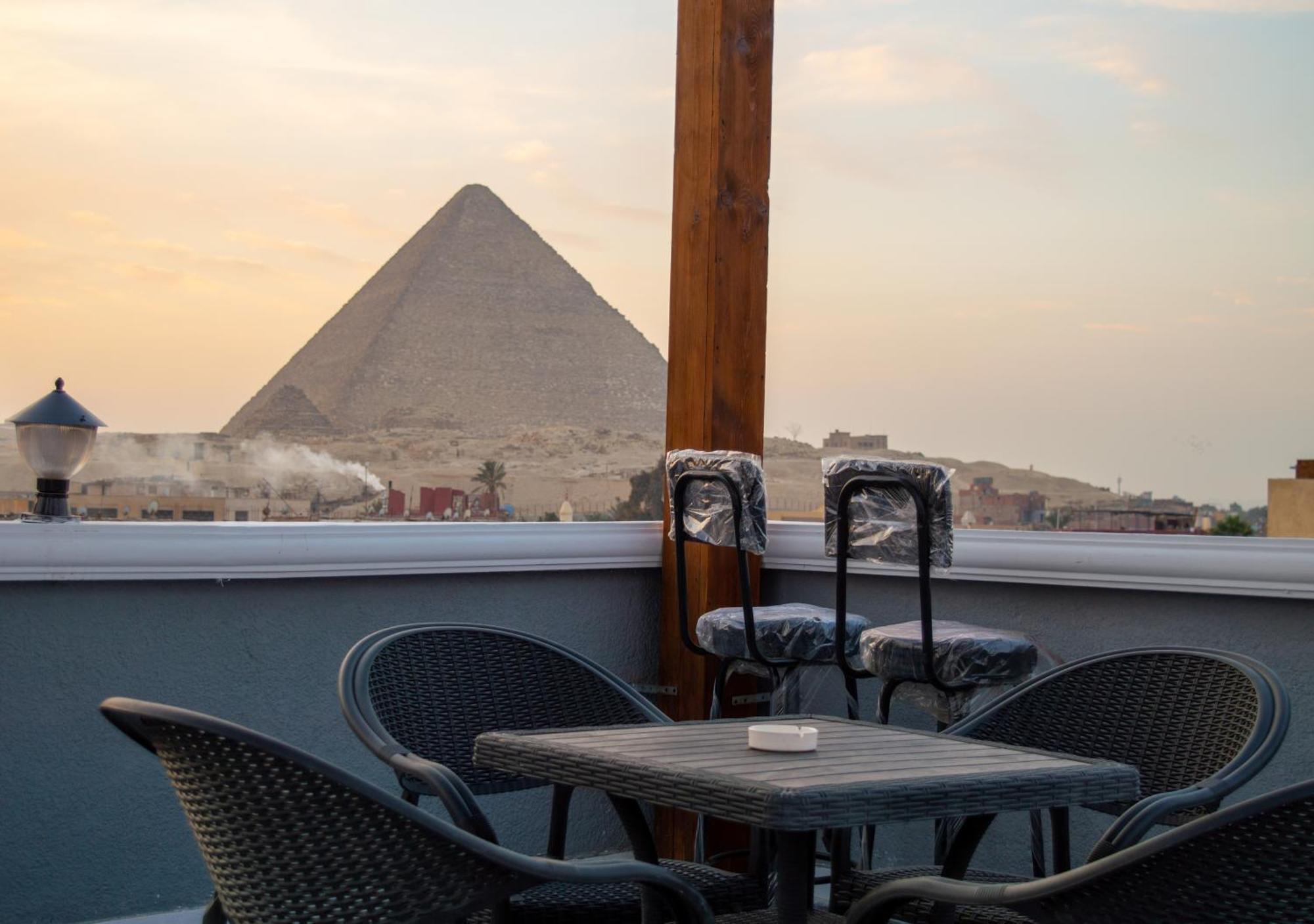 The Pyramids Gate Inn Kafret el-Gabal Екстериор снимка