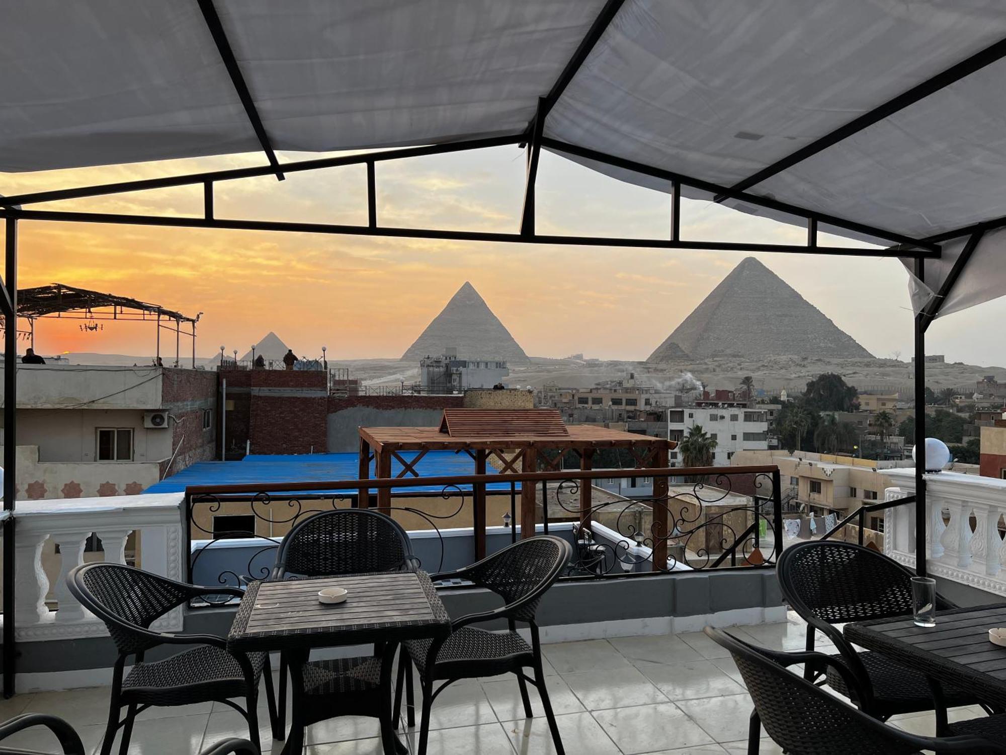 The Pyramids Gate Inn Kafret el-Gabal Екстериор снимка