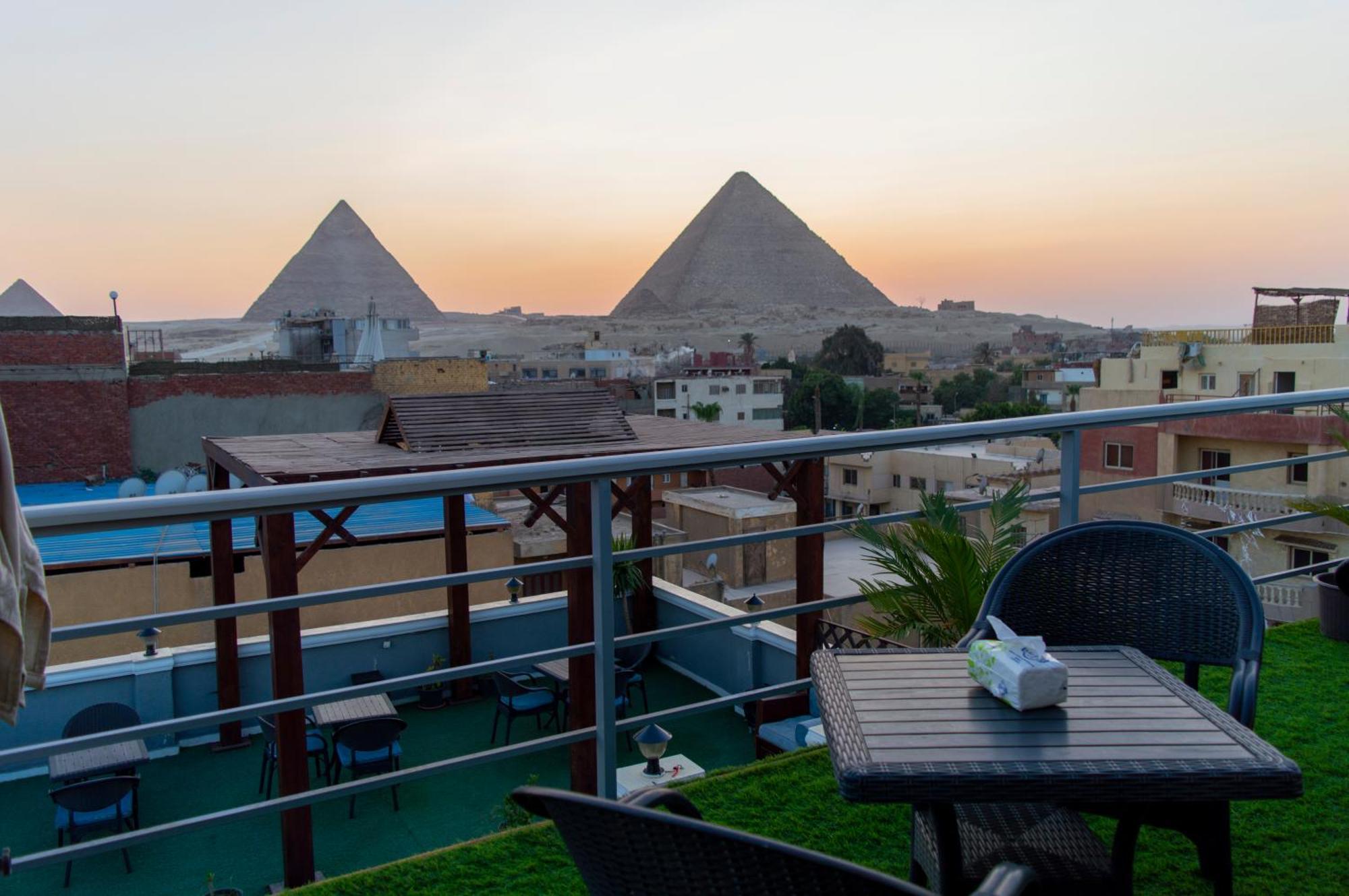 The Pyramids Gate Inn Kafret el-Gabal Екстериор снимка