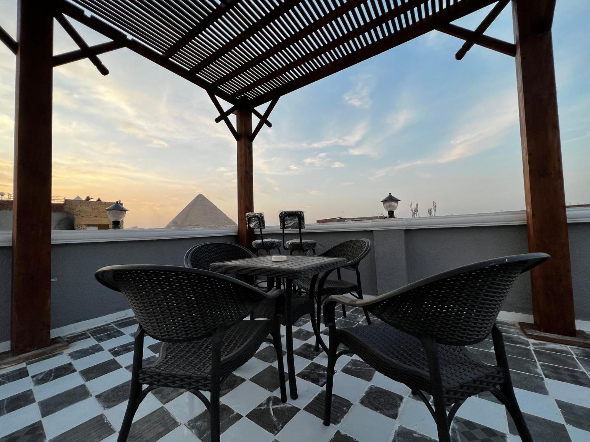 The Pyramids Gate Inn Kafret el-Gabal Екстериор снимка