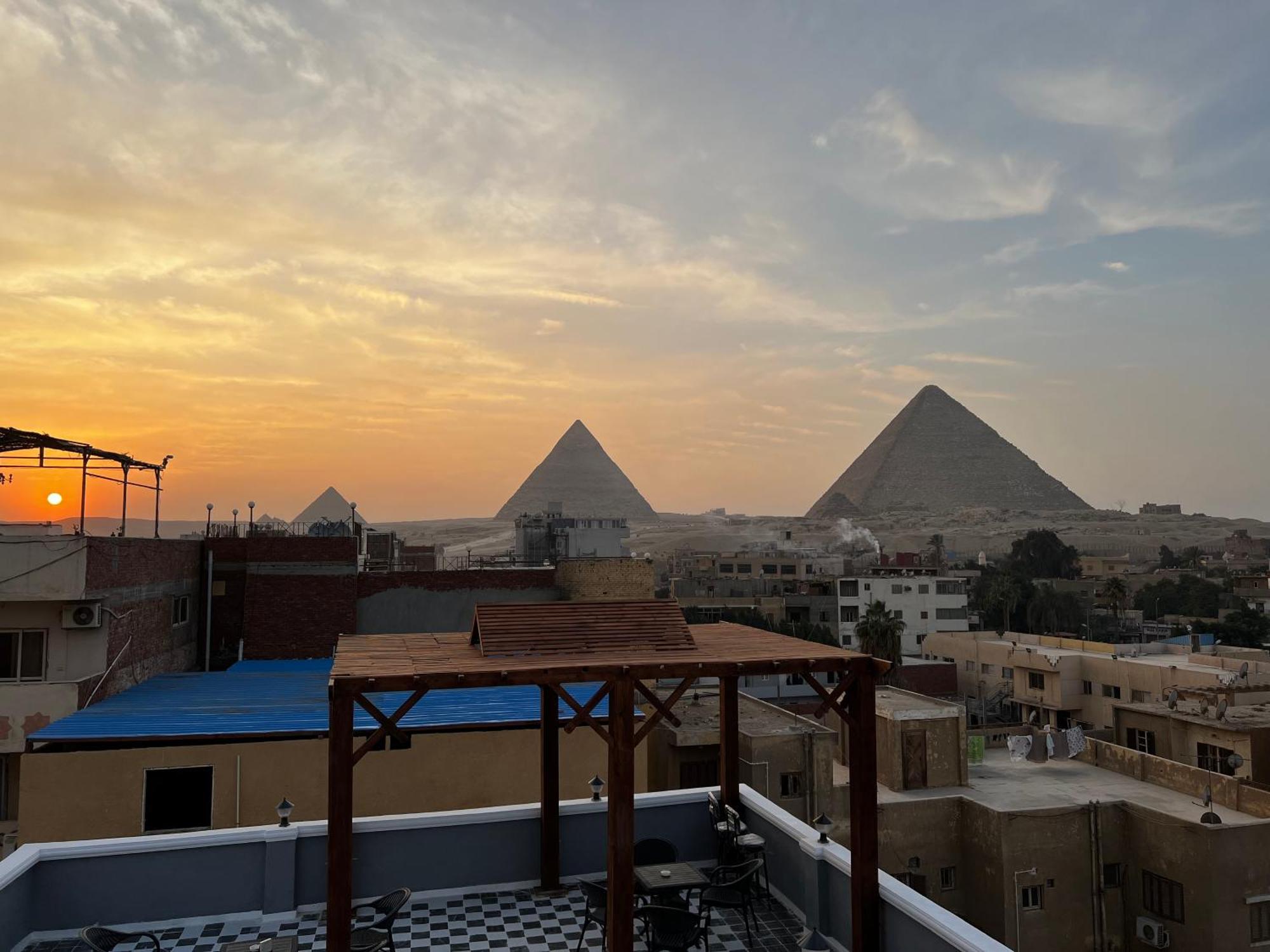 The Pyramids Gate Inn Kafret el-Gabal Екстериор снимка