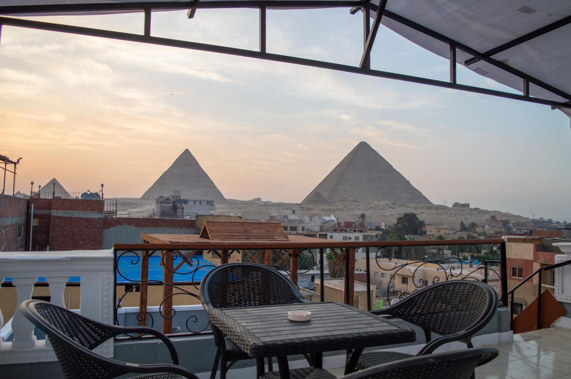 The Pyramids Gate Inn Kafret el-Gabal Екстериор снимка