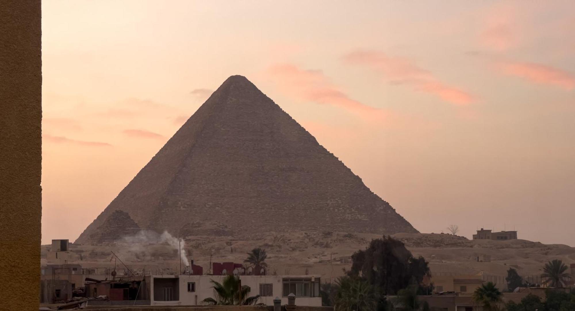 The Pyramids Gate Inn Kafret el-Gabal Екстериор снимка