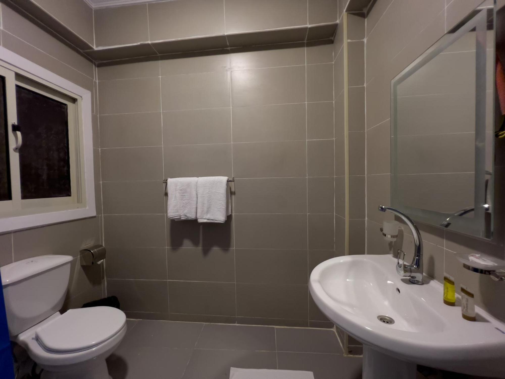 The Pyramids Gate Inn Kafret el-Gabal Екстериор снимка