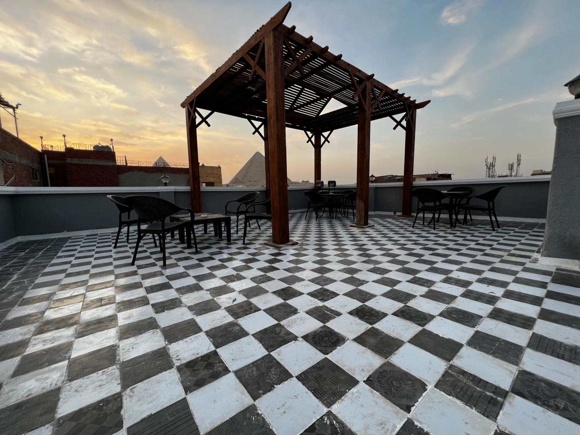 The Pyramids Gate Inn Kafret el-Gabal Екстериор снимка